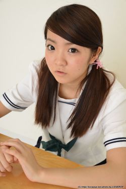 女子高生の腰つき未增删翻译